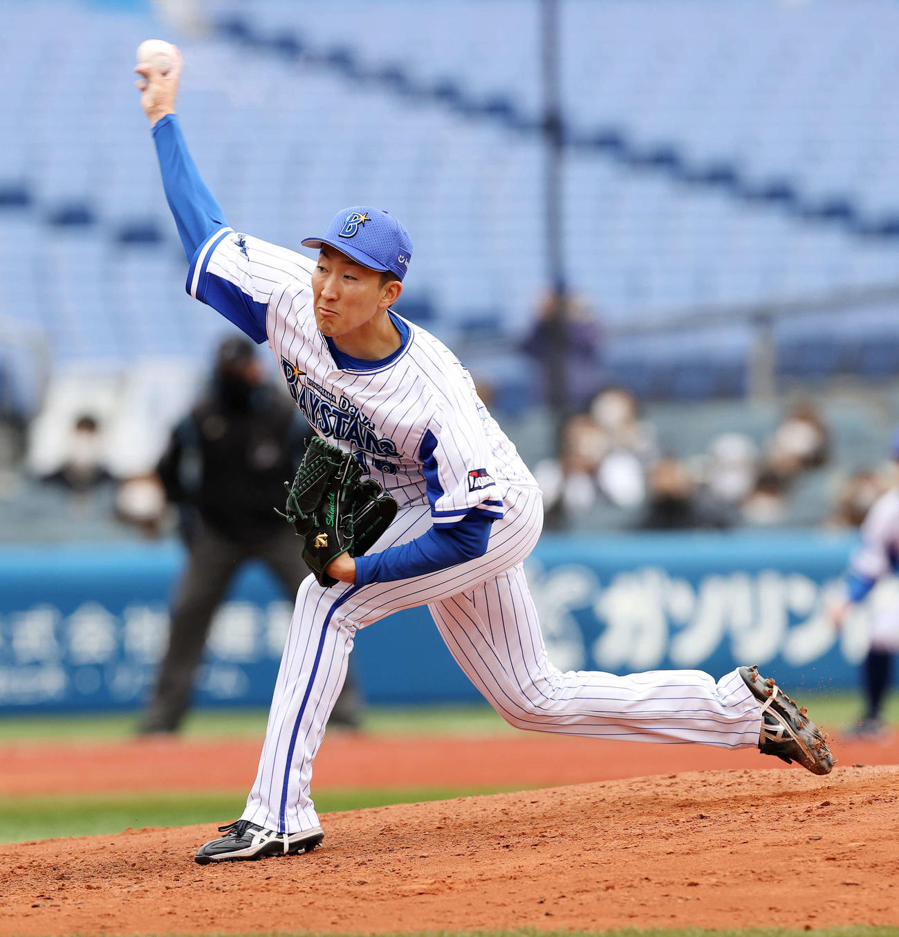 DeNA対オリックス　2番手で力投するDeNA大貫（撮影・鈴木正人）