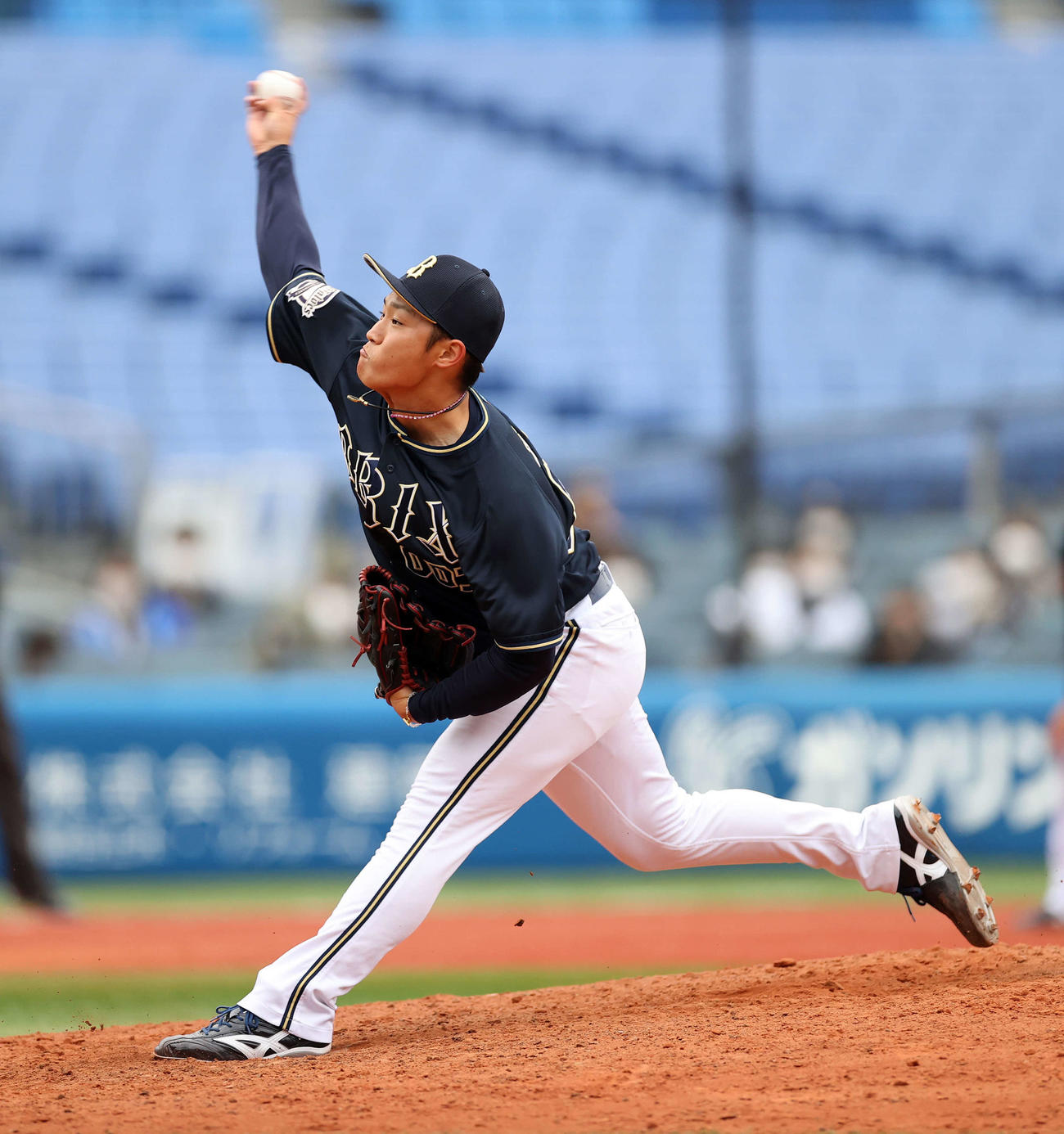 DeNA対オリックス　5番手で力投するオリックス中田（撮影・鈴木正人）