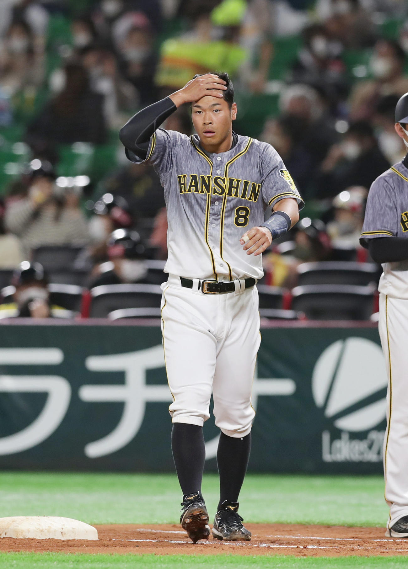 ソフトバンク対阪神　3回表阪神2死、空振り三振に倒れた佐藤輝（撮影・前田充）