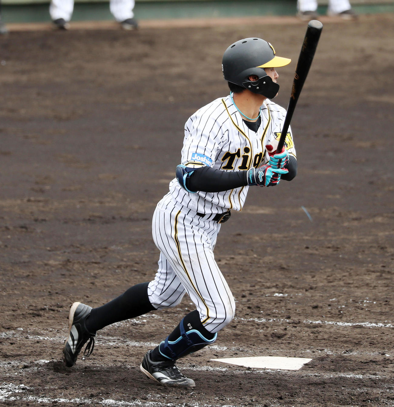阪神対関大　3回裏阪神2死満塁、板山は左中間越えに適時三塁打を放つ（代表撮影）