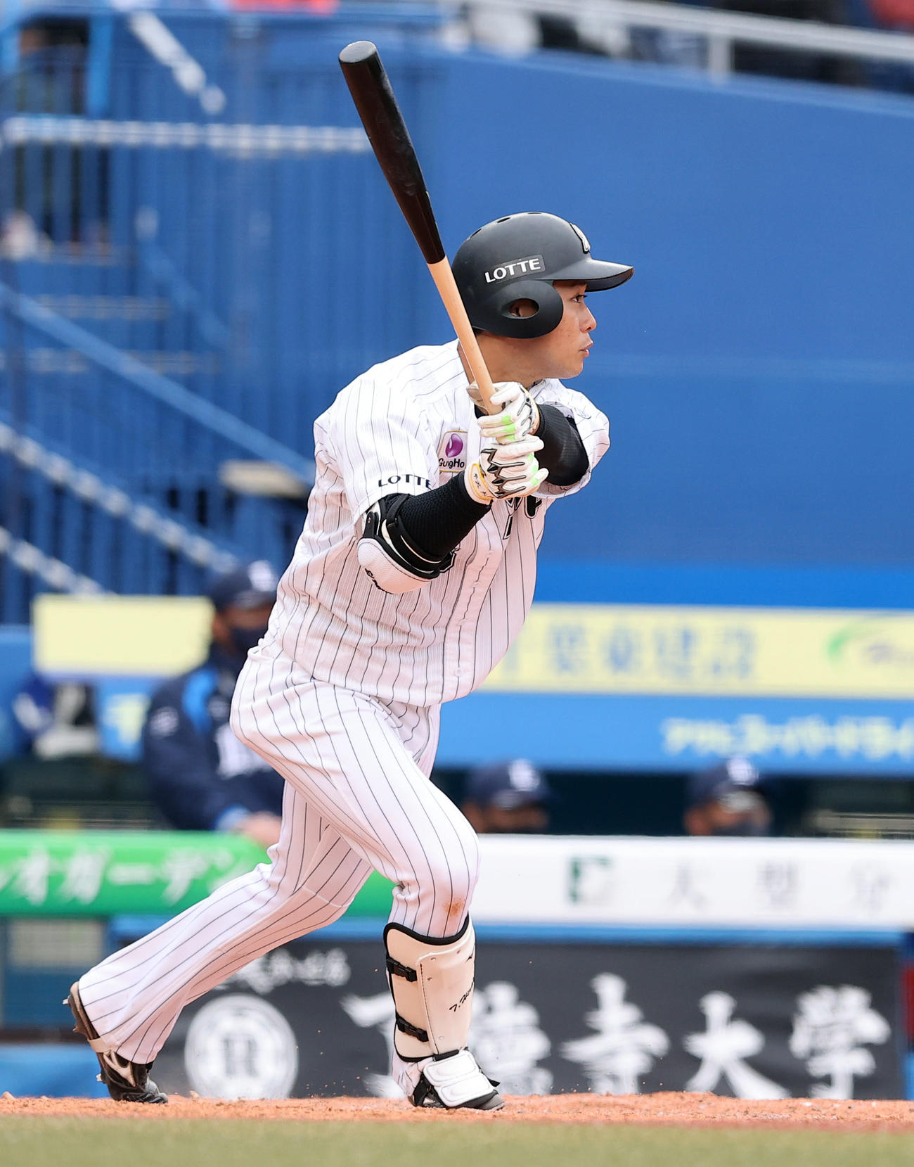 ロッテ対西武　9回裏ロッテ2死一、二塁、適時二塁打を放つ平沢（撮影・垰建太）