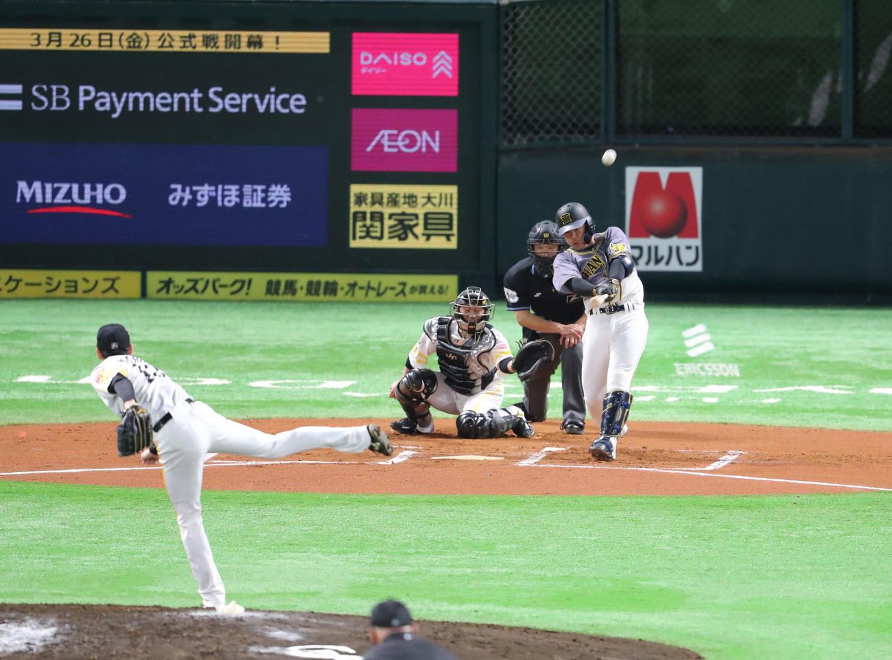 ソフトバンク対阪神　6回表阪神1死一塁、陽川尚将は左越えに2点本塁打を放つ（撮影・梅根麻紀）