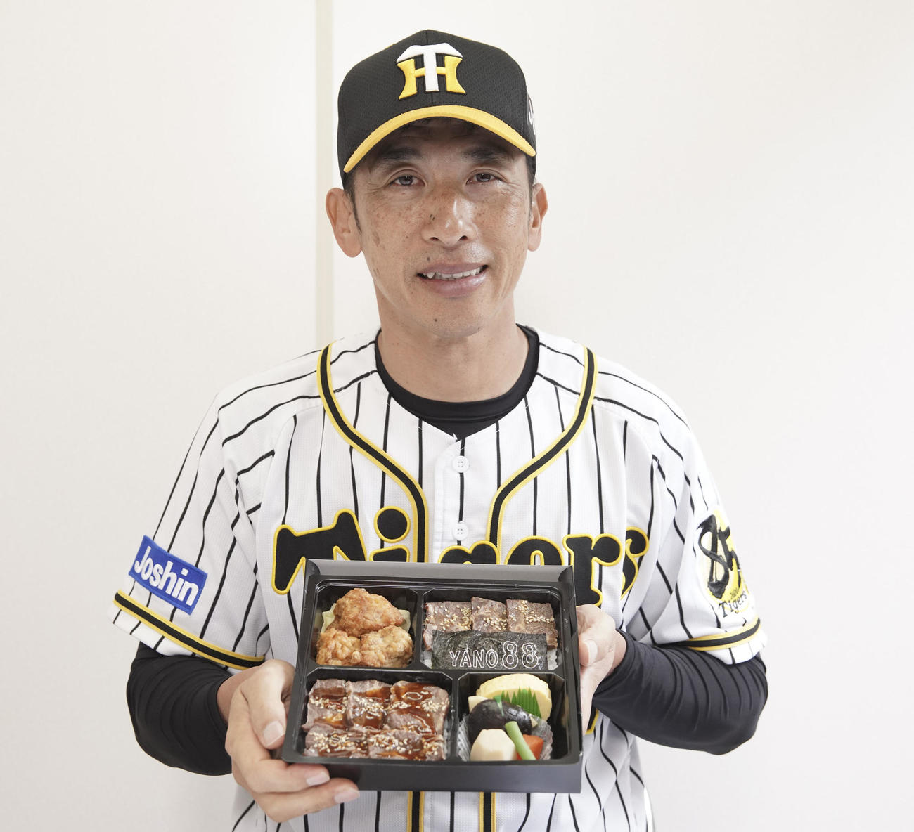 阪神矢野監督と選手22人がプロデュースするコラボグルメ　矢野燿大監督（阪神甲子園球場提供）