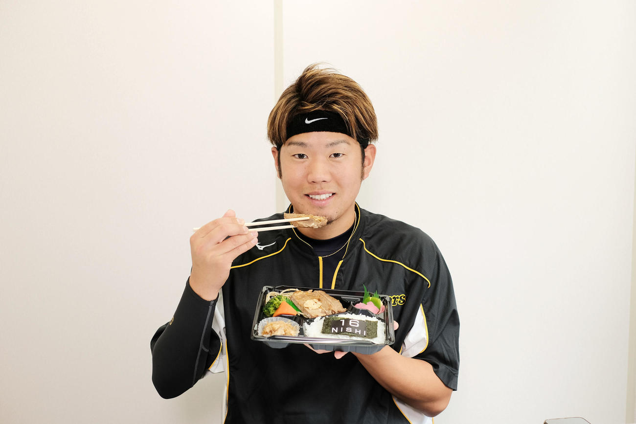 西勇輝とご飯がすすむ！肉厚トンテキ弁当（阪神甲子園球場提供）