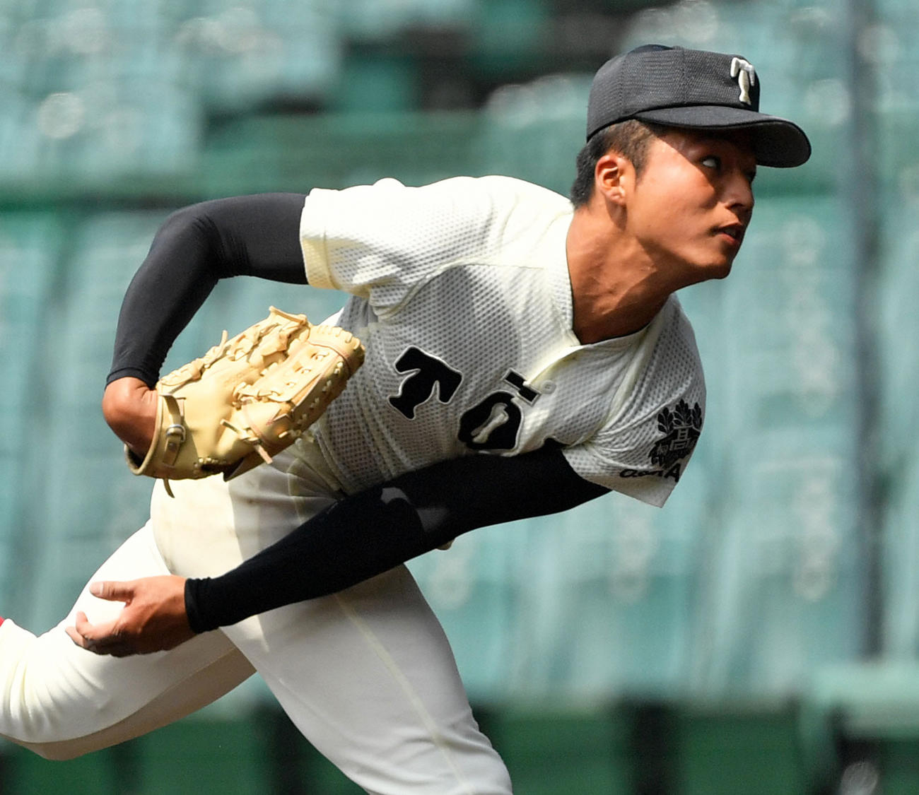 甲子園交流試合の東海大相模戦で登板する大阪桐蔭・藤江星河（2020年8月17日撮影）