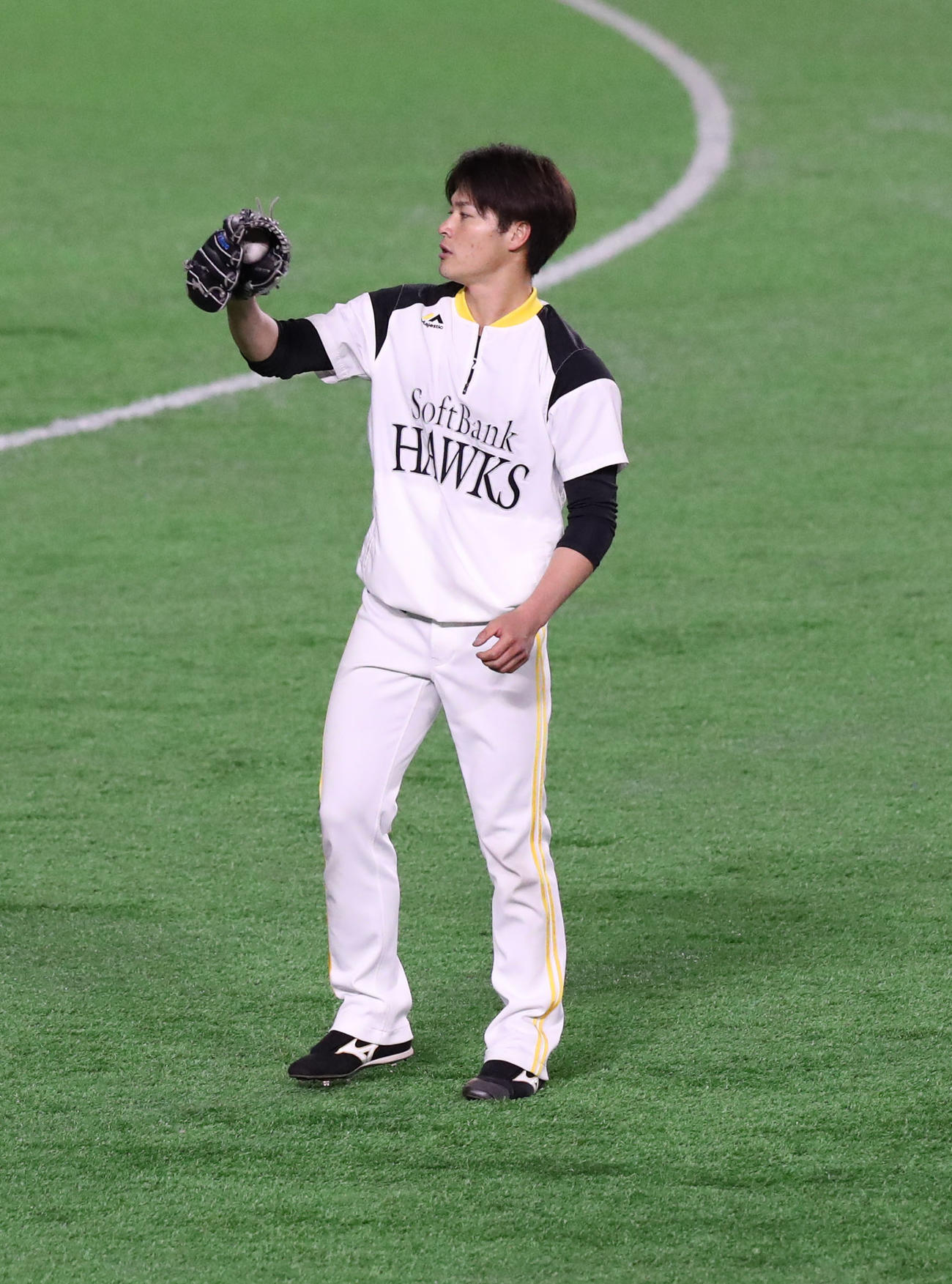 キャッチボールをする笠谷俊介投手（撮影・屋方直哉）