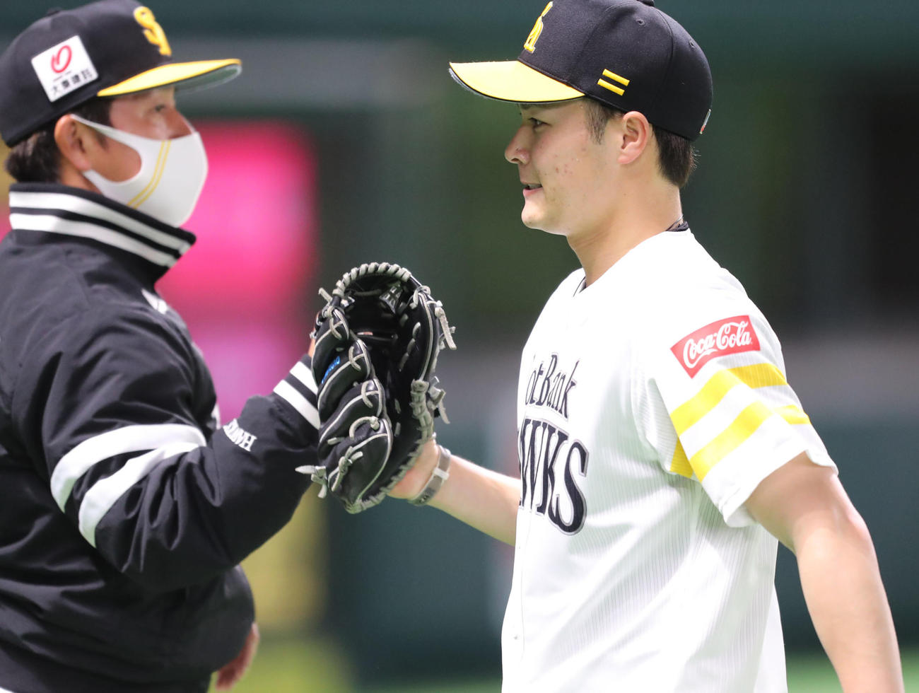 ソフトバンク対巨人　2番手として登板した笠谷俊介は3イニングを投げ無失点と好投、ベンチに引きあげる（撮影・梅根麻紀）