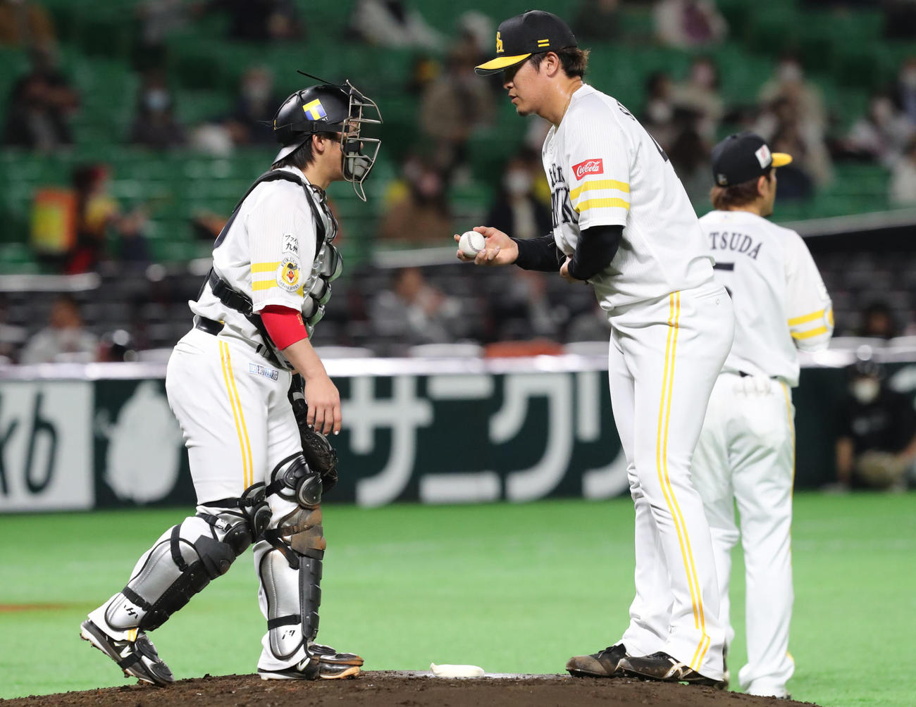 ソフトバンク対巨人　2回表巨人1死一、二塁、杉山一樹は山下航汰に四球を与え満塁にする（撮影・梅根麻紀）