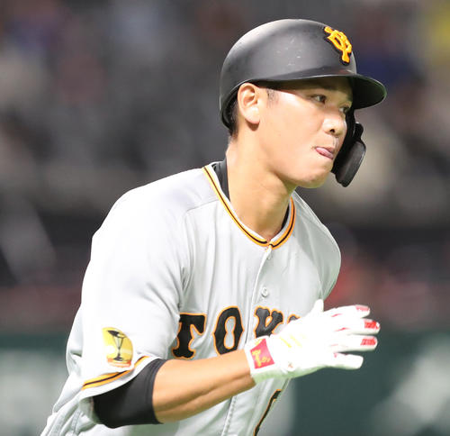ソフトバンク対巨人　7回表巨人1死、坂本勇人は中飛に終わる（撮影・梅根麻紀）
