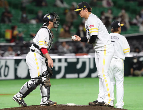 ソフトバンク対巨人　2回表巨人1死一、二塁、杉山一樹は山下航汰に四球を与え満塁にする（撮影・梅根麻紀）