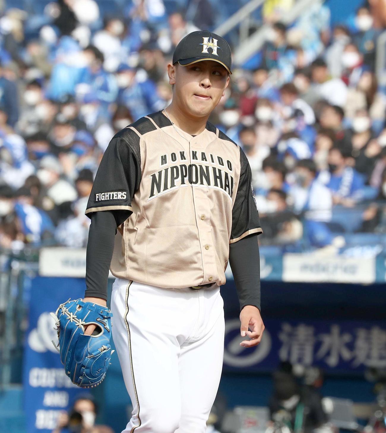 DeNA対日本ハム　2回に6失点し渋い表情の河野（撮影・黒川智章）