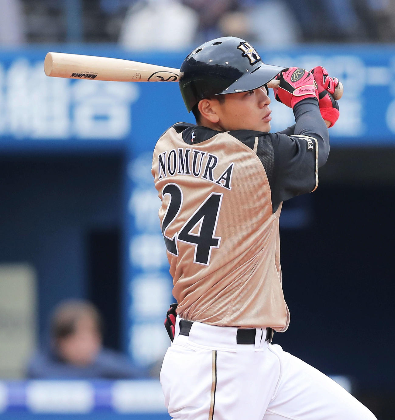 DeNA対日本ハム　7回表日本ハム2死一塁、右前打を放つ野村（撮影・河田真司）