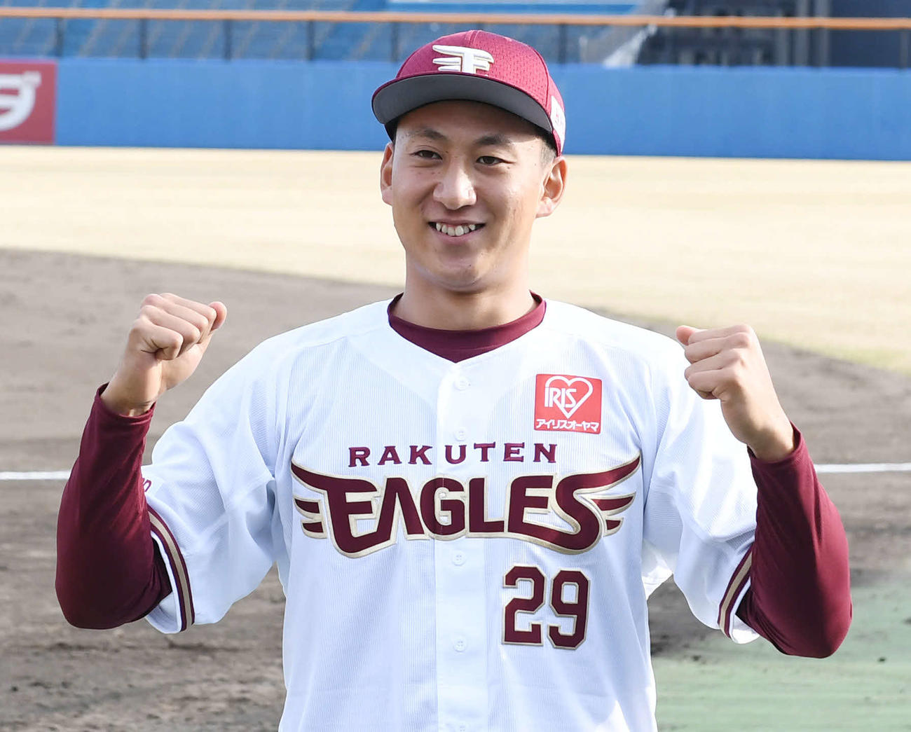 楽天対ロッテ　ヒーローインタビューを終えて笑顔を見せる楽天高田孝（撮影・山崎安昭）