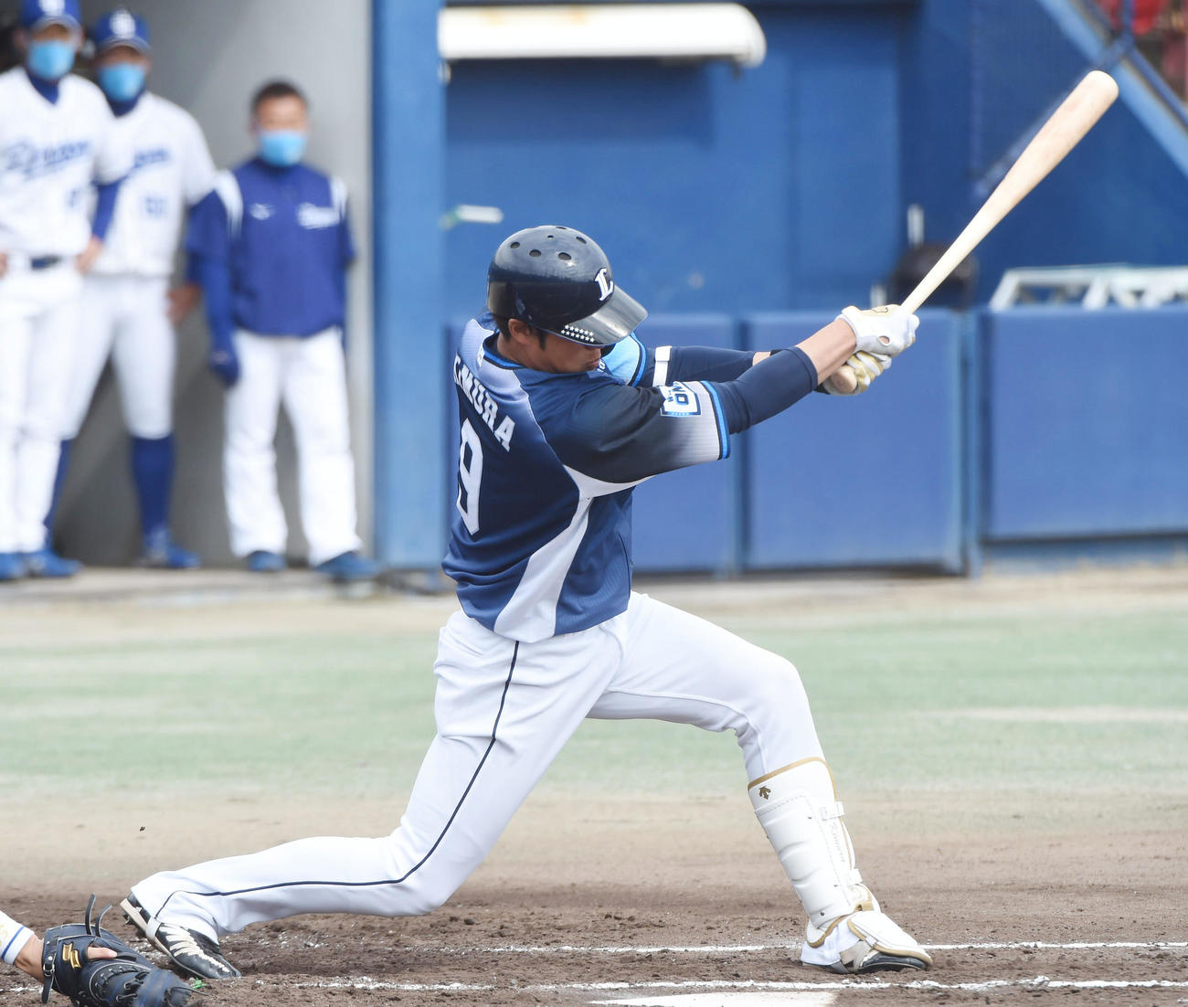 中日対西武　1回表西武2死満塁、中前2点適時打を放った木村文紀（撮影・森本幸一）