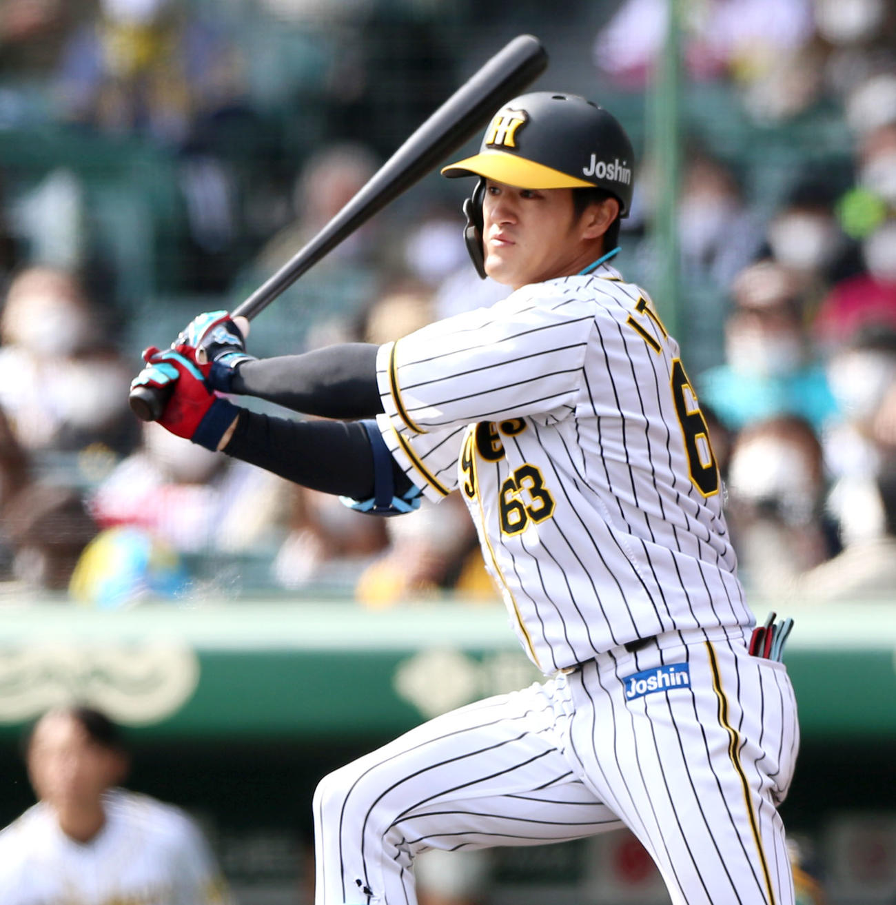 阪神対広島　4回裏阪神2死二、三塁、代打板山祐太郎は左前2点適時打を放つ（撮影・上山淳一）