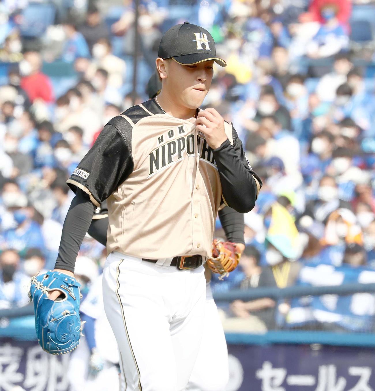 DeNA対日本ハム　1回に3失点し渋い表情の河野（撮影・黒川智章）
