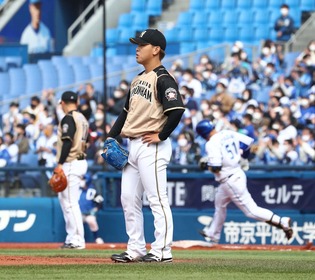 DeNA対日本ハム　1回裏DeNA2死一塁、宮崎に左越え2点本塁打を浴びる河野（撮影・黒川智章）