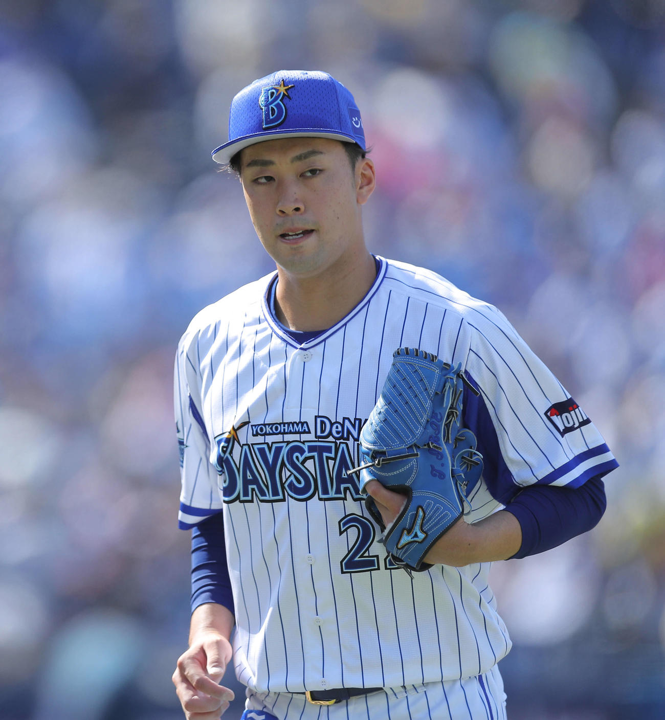 DeNA対日本ハム　2回表を抑え、ベンチに戻る入江（撮影・河田真司）