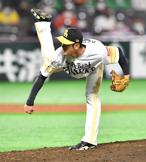 ソフトバンク対巨人　7回表より登板した、ソフトバンク3番手の奥村（撮影・岩下翔太）