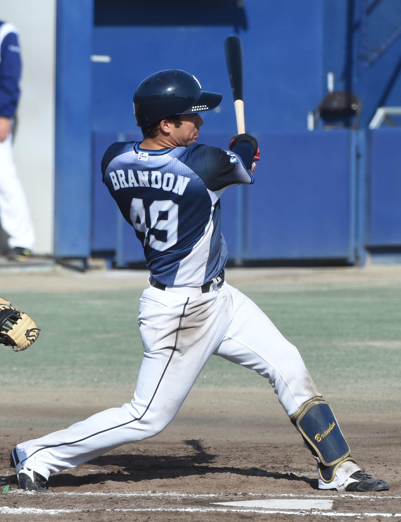 中日対西武　6回表西武2死一、二塁、左越え3点本塁打を放ったブランドン（撮影・森本幸一）