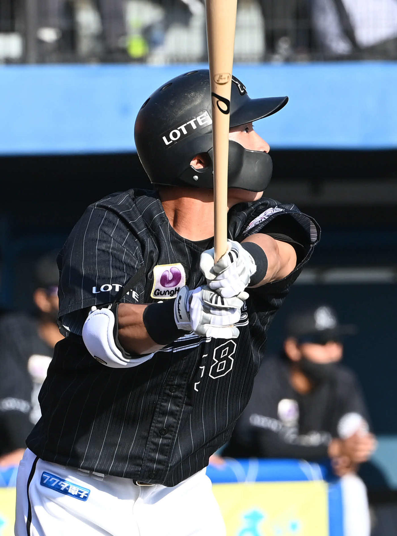 楽天対ロッテ　8回表ロッテ2死一、二塁、高部は中堅へ2点適時三塁打を放つ（撮影・山崎安昭）