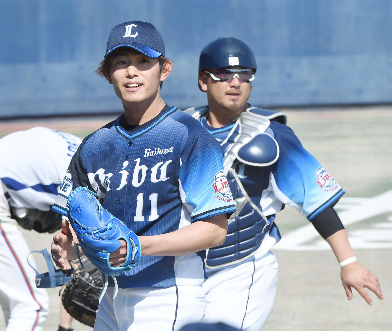 中日対西武　2回裏を投げ終え、ベンチへ戻る西武先発の今井（撮影・森本幸一）