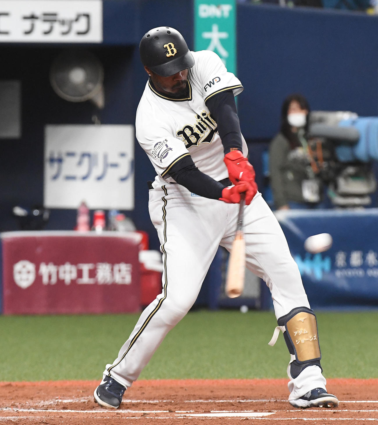 オリックス対ヤクルト　1回裏オリックス2死三塁、ジョーンズは先制の右前適時打を放つ（撮影・前岡正明）