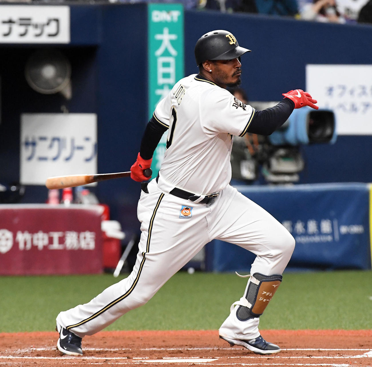 オリックス対ヤクルト　1回裏オリックス2死三塁、ジョーンズは先制の右前適時打を放つ（撮影・前岡正明）