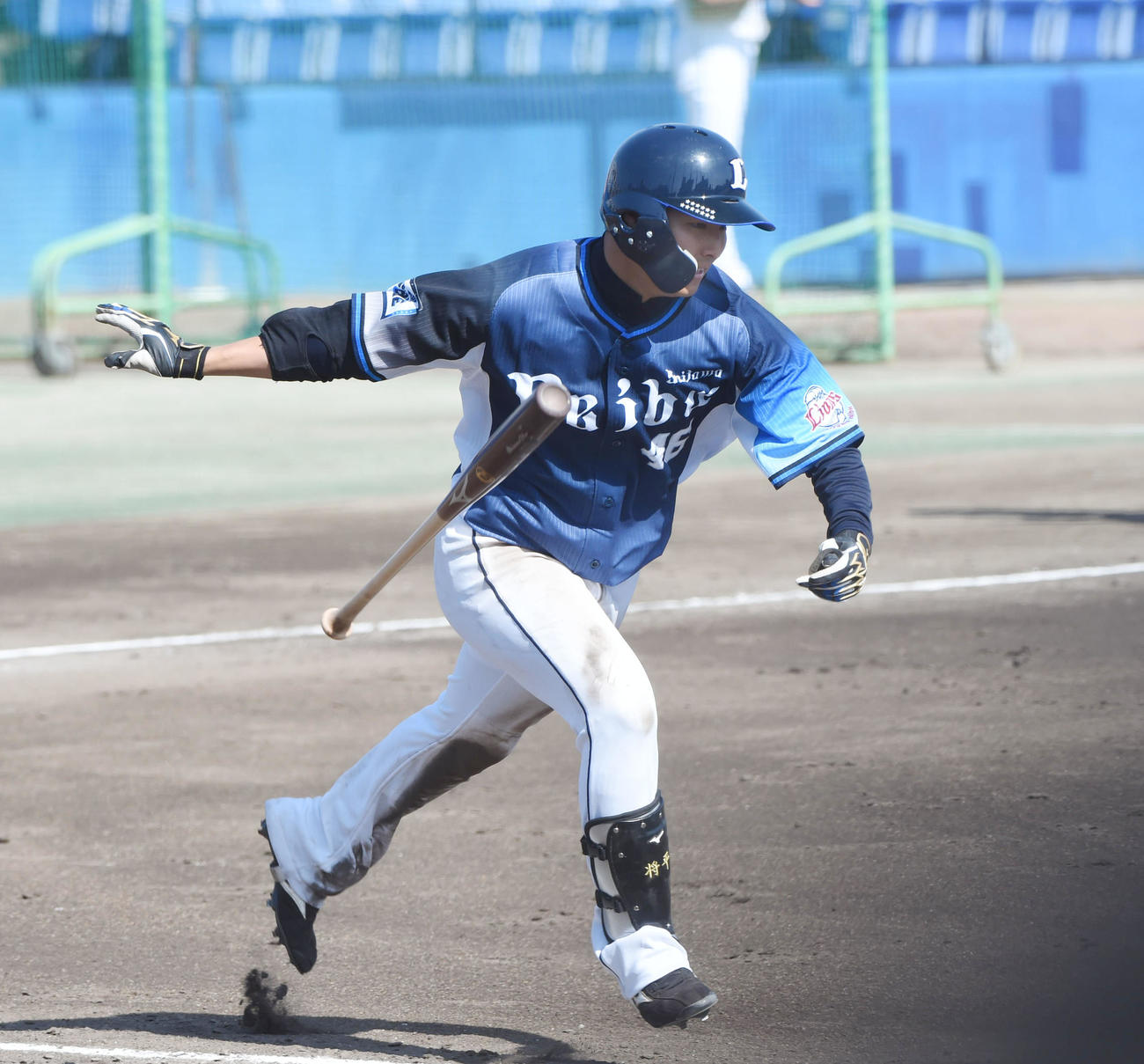 中日対西武　3回表西武2死一、三塁、左前適時打を放った鈴木（撮影・森本幸一）