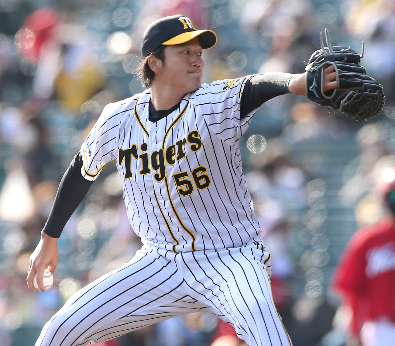 阪神対広島　6回、2番手で登板の阪神小林（撮影・上山淳一）