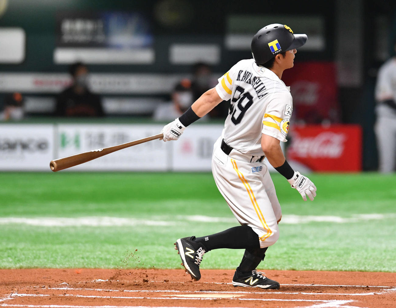 ソフトバンク対巨人　6回裏ソフトバンク無死、川島は猛打賞となる左前安打を放つ（撮影・岩下翔太）