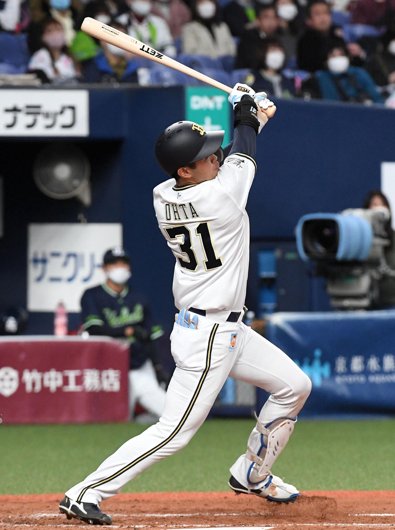 オリックス対ヤクルト　2回裏オリックス1死一、三塁、太田は右適時三塁打を放つ（撮影・前岡正明）