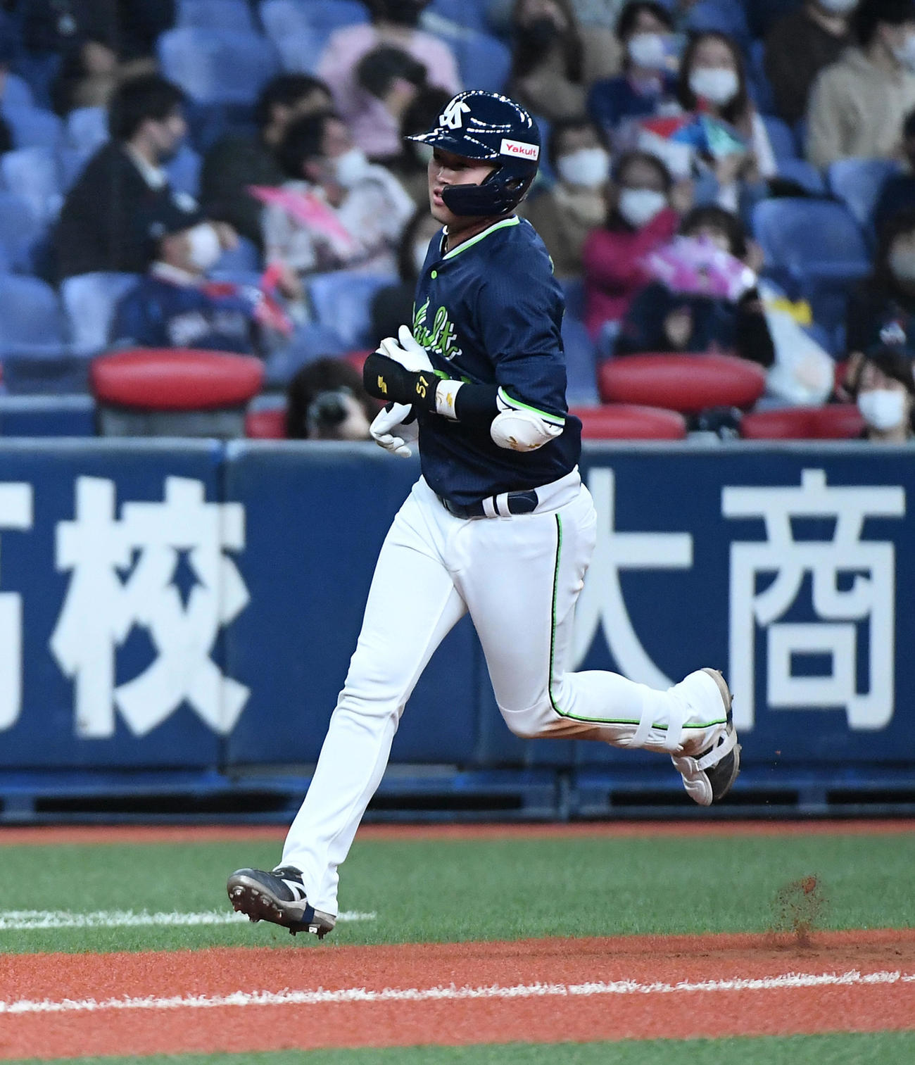 オープン戦オリックス対ヤクルト　9回表ヤクルト1死、浜田太貴は左越え本塁打を放つ（撮影・前岡正明）