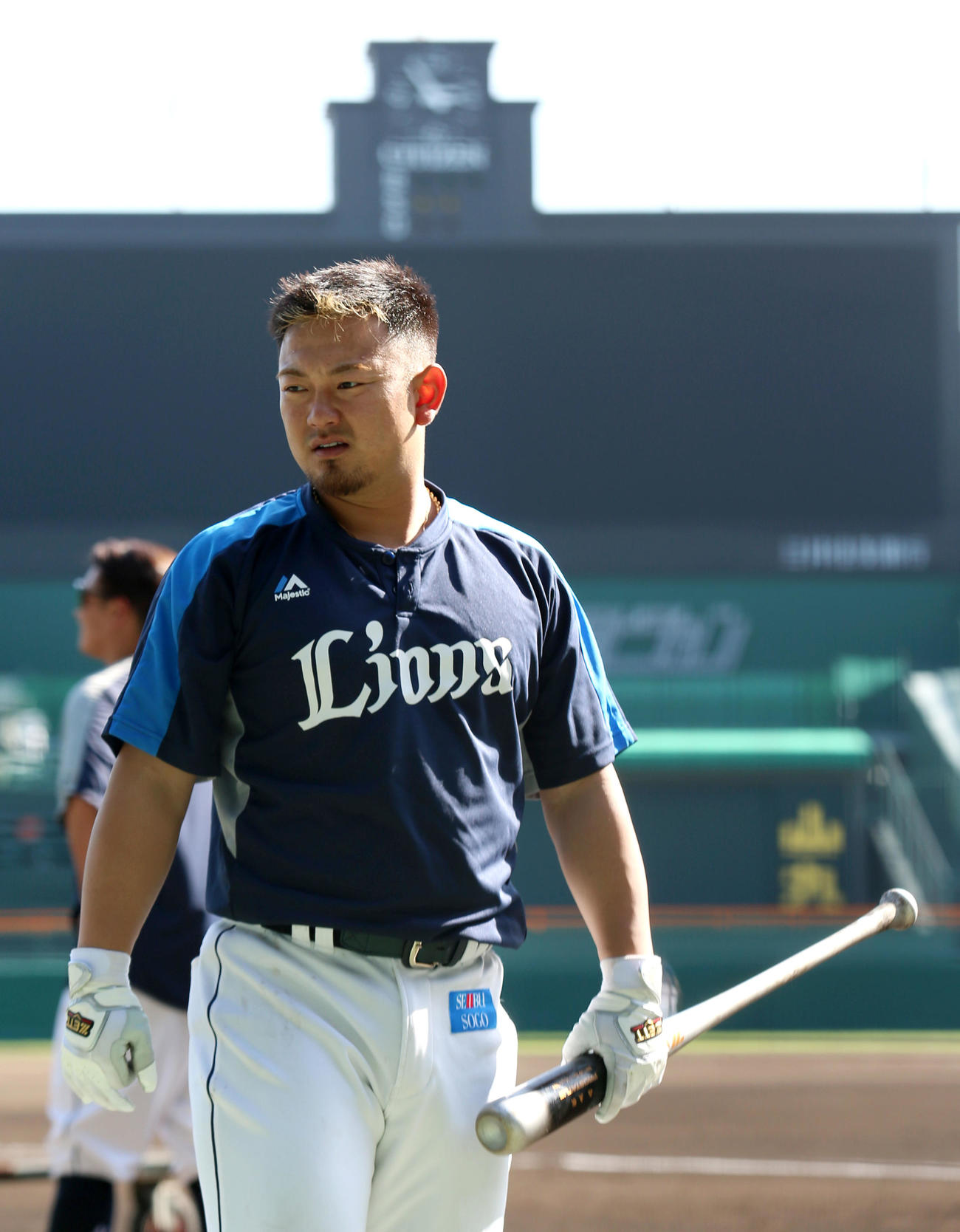 甲子園球場で練習に励む森（撮影・上山淳一）