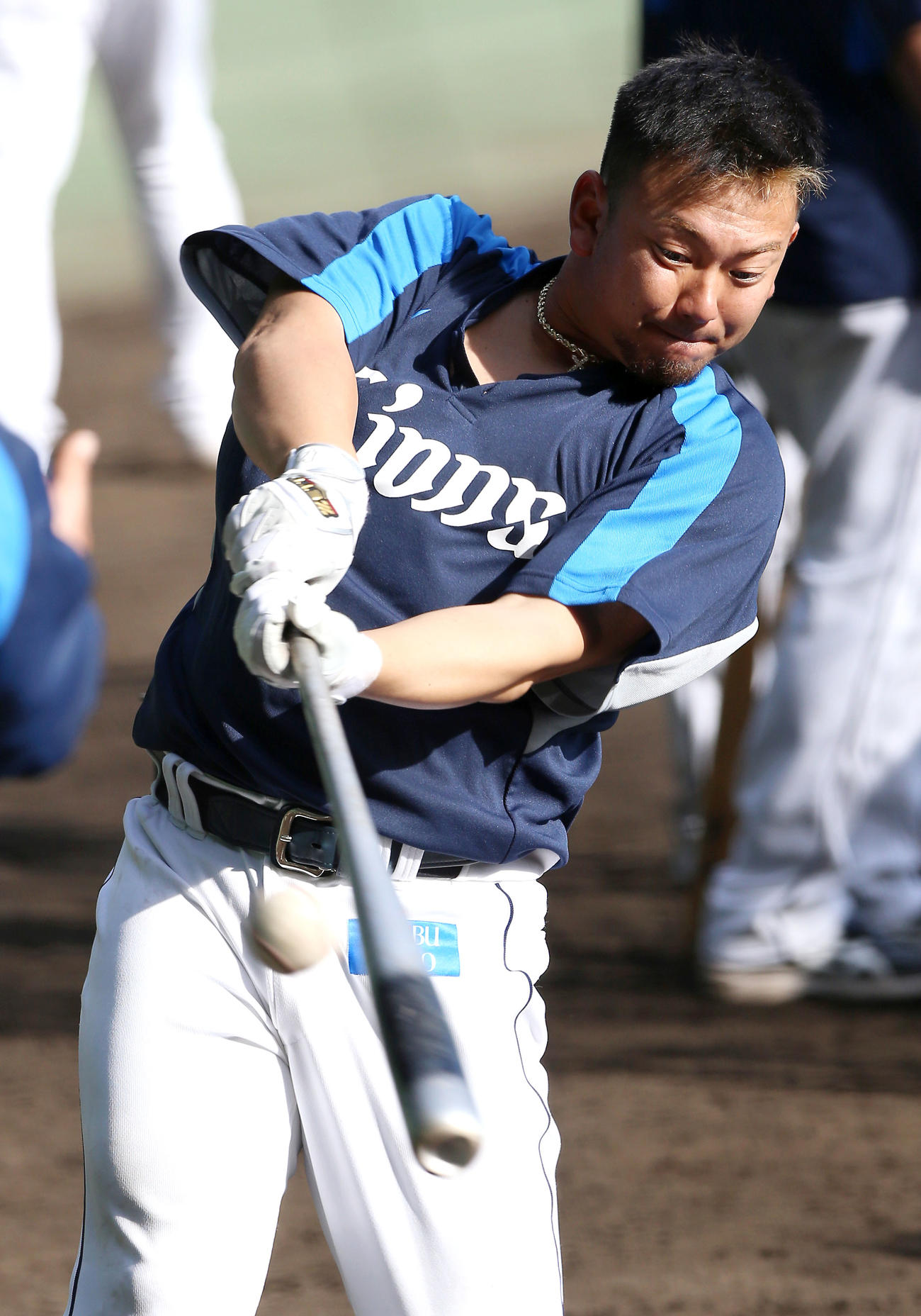ティー打撃に励む森（撮影・上山淳一）