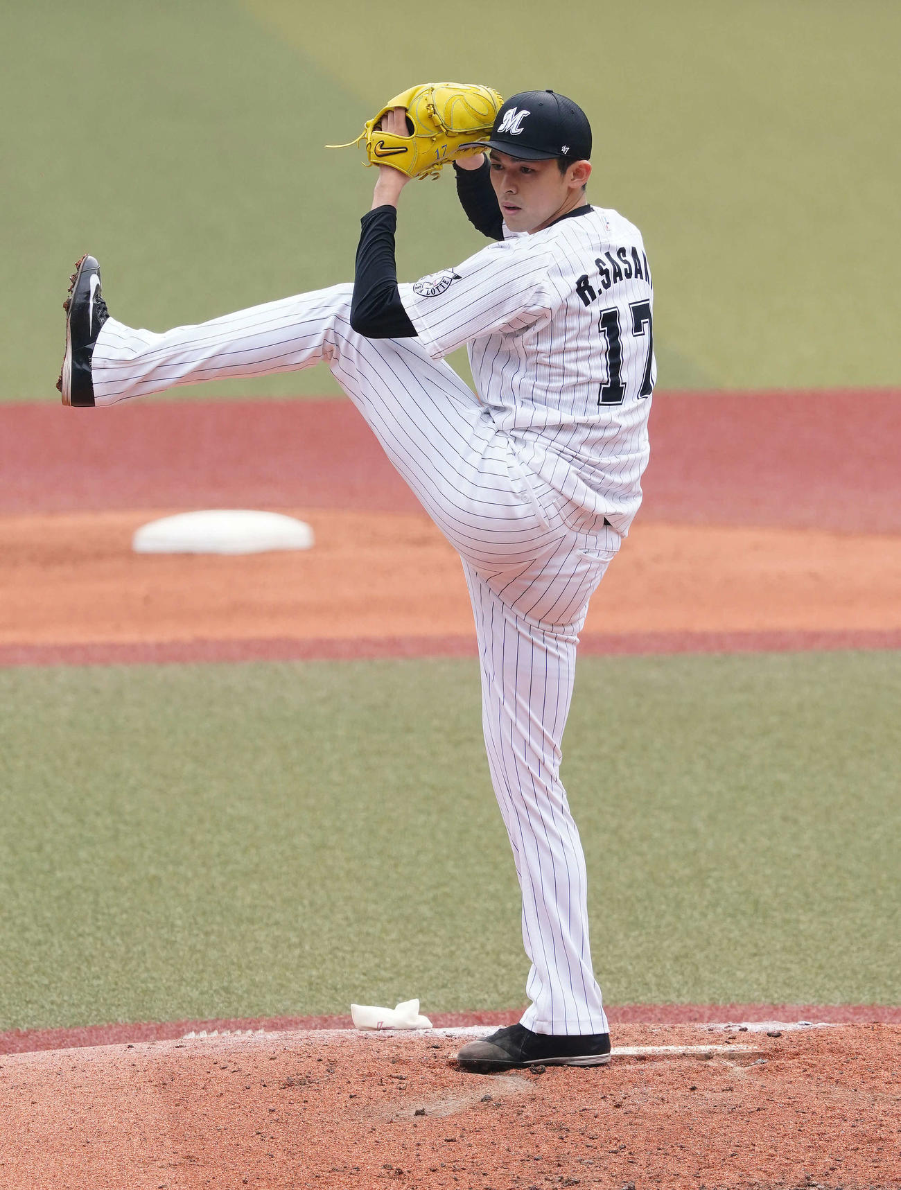 ロッテ対中日　6回表から2番手で登板したロッテ佐々木朗