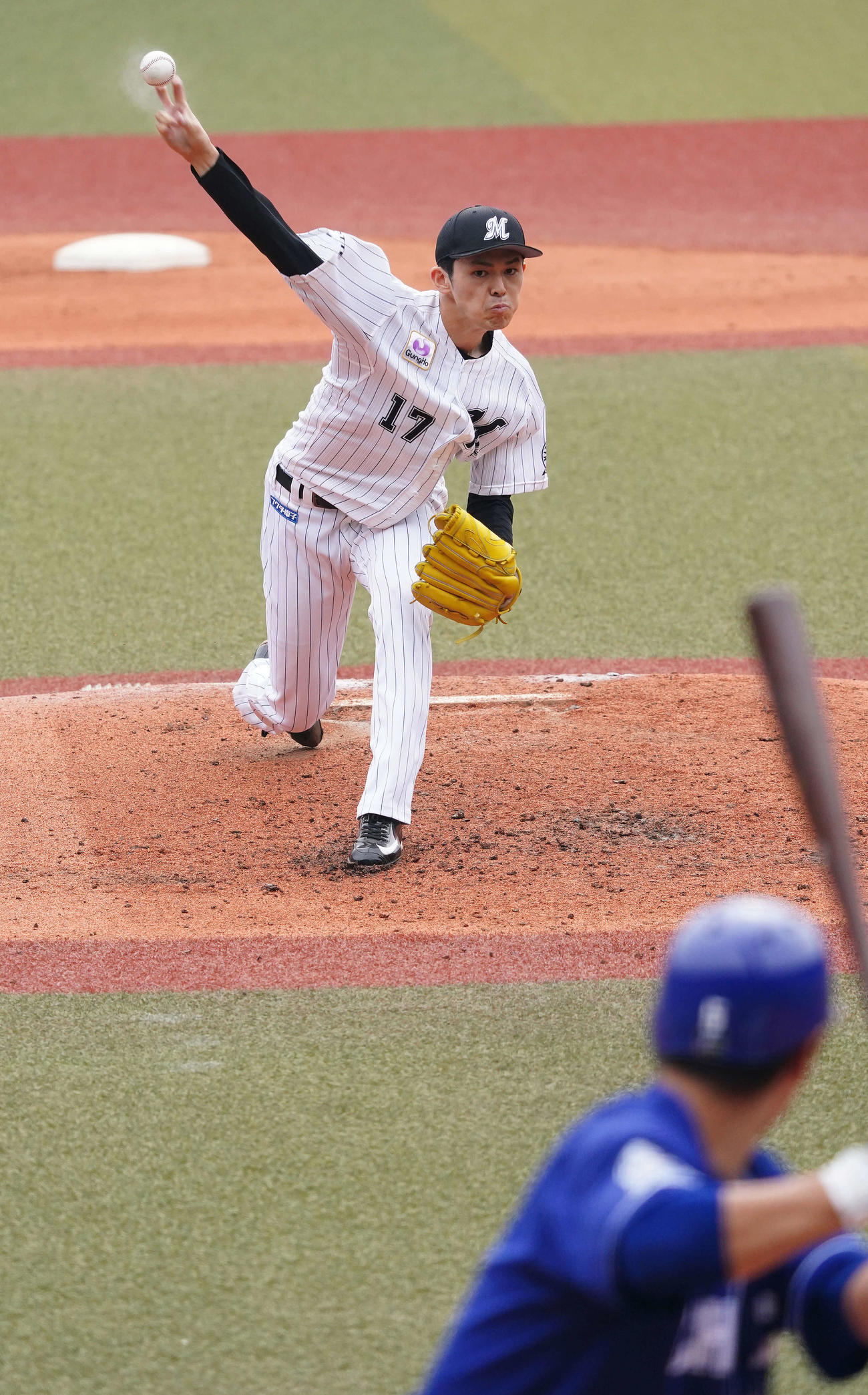 ロッテ対中日　6回表から2番手で登板したロッテ佐々木朗。打者中日阿部