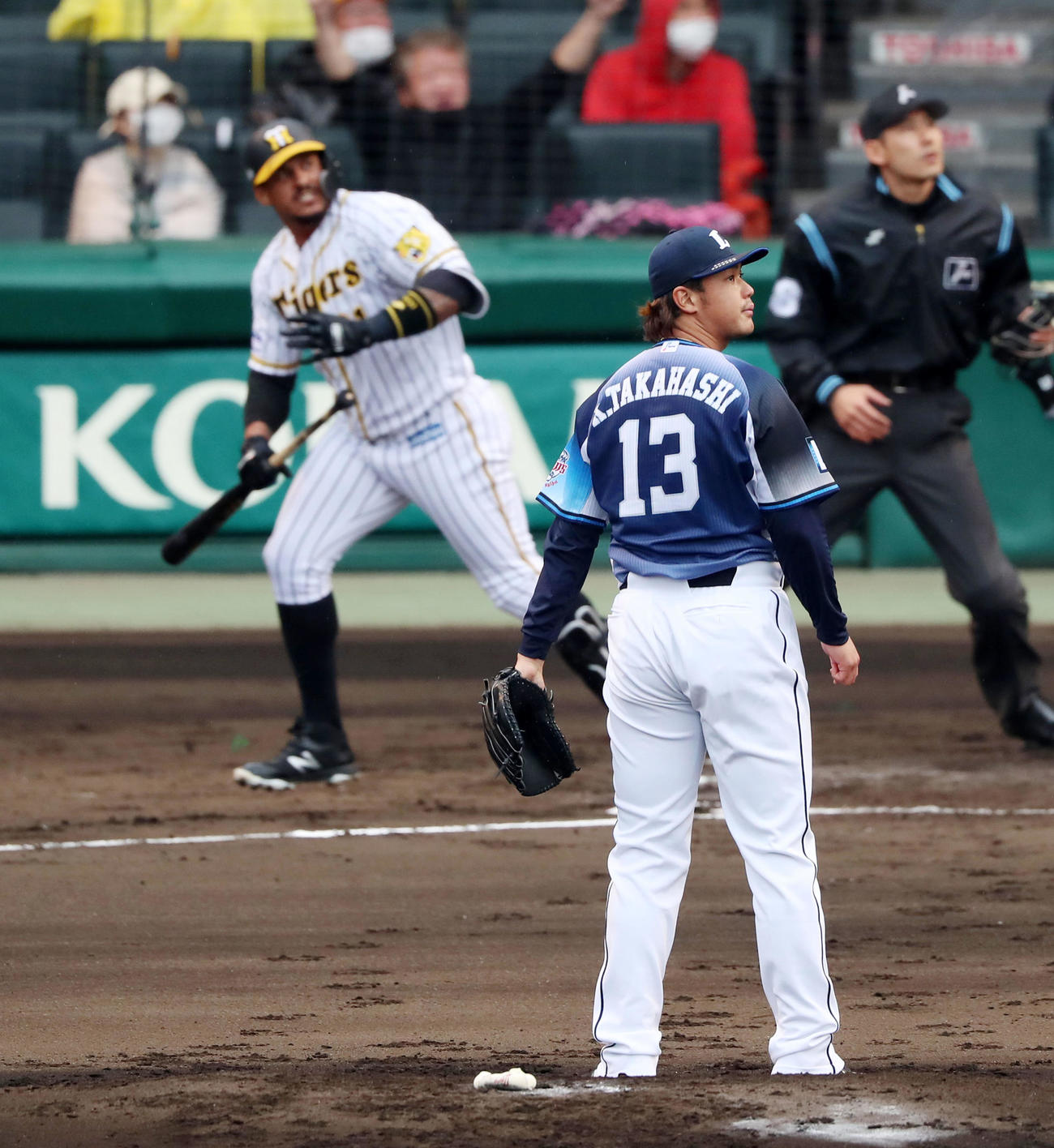 阪神対西武　1回裏阪神2死、高橋はマルテは左越え本塁打を被弾（撮影・加藤哉）