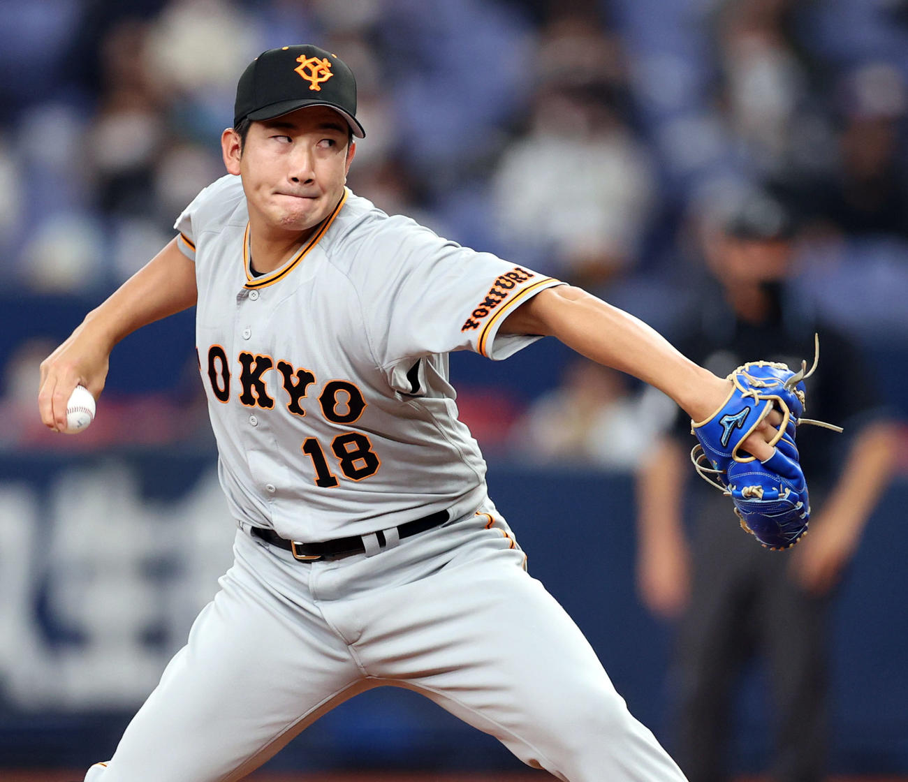 オリックス対巨人　巨人先発の菅野（撮影・狩俣裕三）