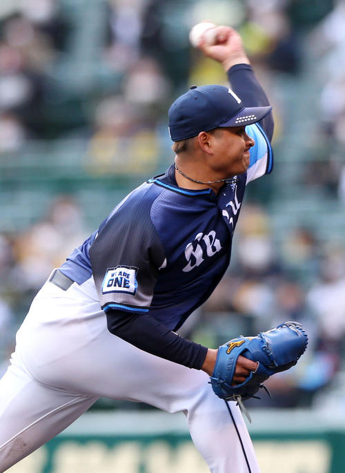 阪神対西武　8回、西武4番手で登板の佐野（撮影・上山淳一）