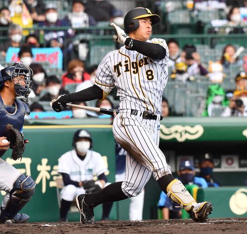 6回裏阪神無死一塁、三振に倒れる佐藤輝明（撮影・上田博志）