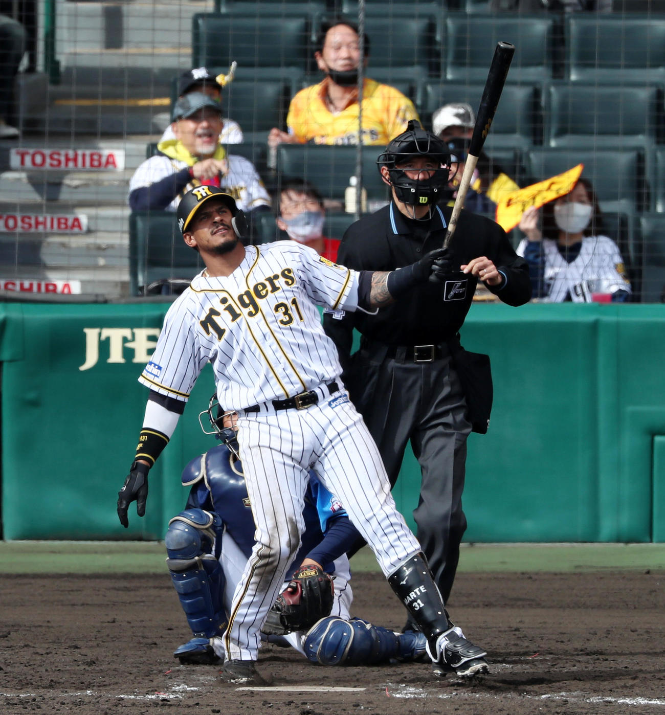 阪神対西武　5回裏阪神2死、マルテは左越え本塁打を放つ（撮影・加藤哉）