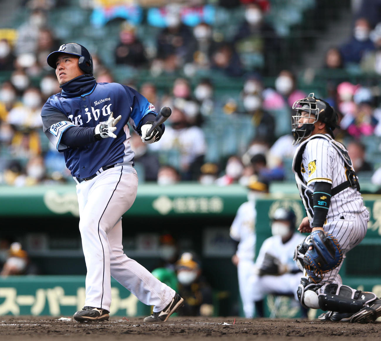 阪神対西武　6回表西武1死満塁、山川は左中間越え満塁本塁打を放つ（撮影・上山淳一）