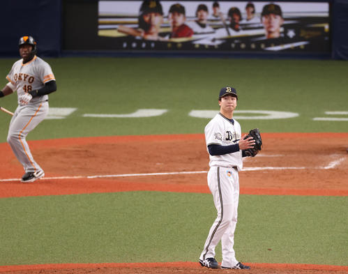 オリックス対巨人　9回表巨人2死一塁、ゼラス・ウィーラーを遊直で試合を締める漆原大晟（撮影・清水貴仁）