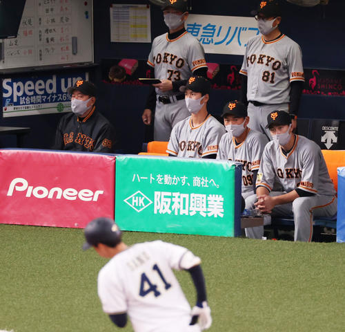 オリックス対巨人　1回裏オリックス無死、佐野皓大にいきなり右越え先制本塁打出て、三塁をまわる（撮影・清水貴仁）