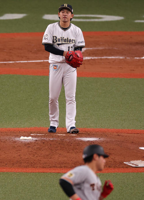 オリックス対巨人　4回表巨人無死、岡本和真に同点本塁打を浴びる宮城大弥（撮影・清水貴仁）