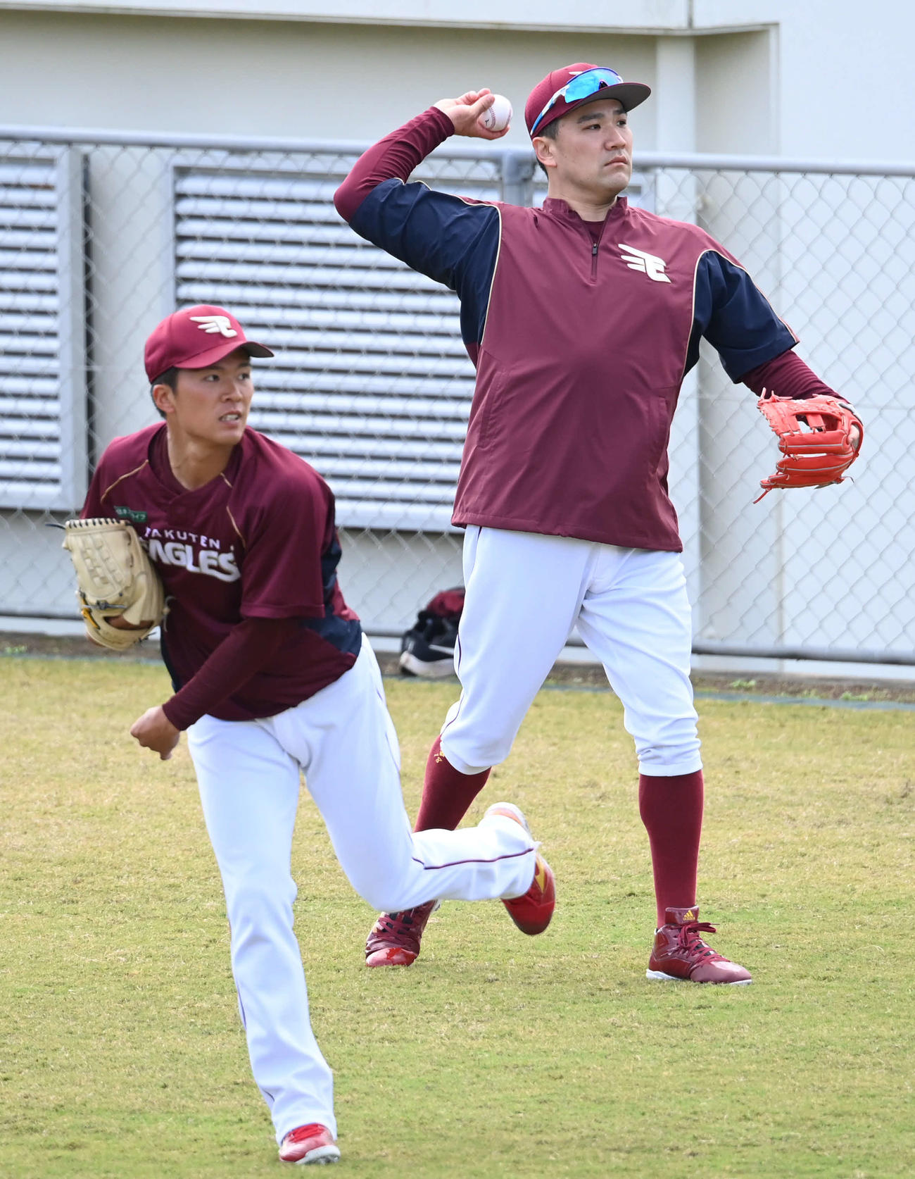 楽天田中将大と早川隆久（2021年2月13日撮影）