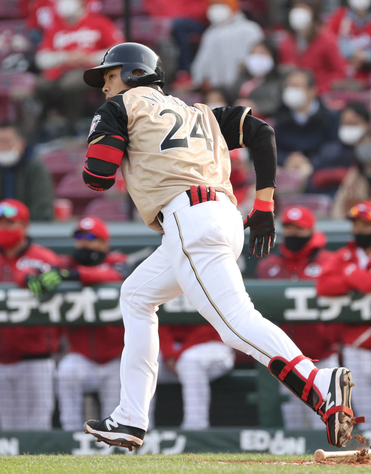 9回表日本ハム2死二塁、野村は左適時打を放つ（撮影・加藤孝規）