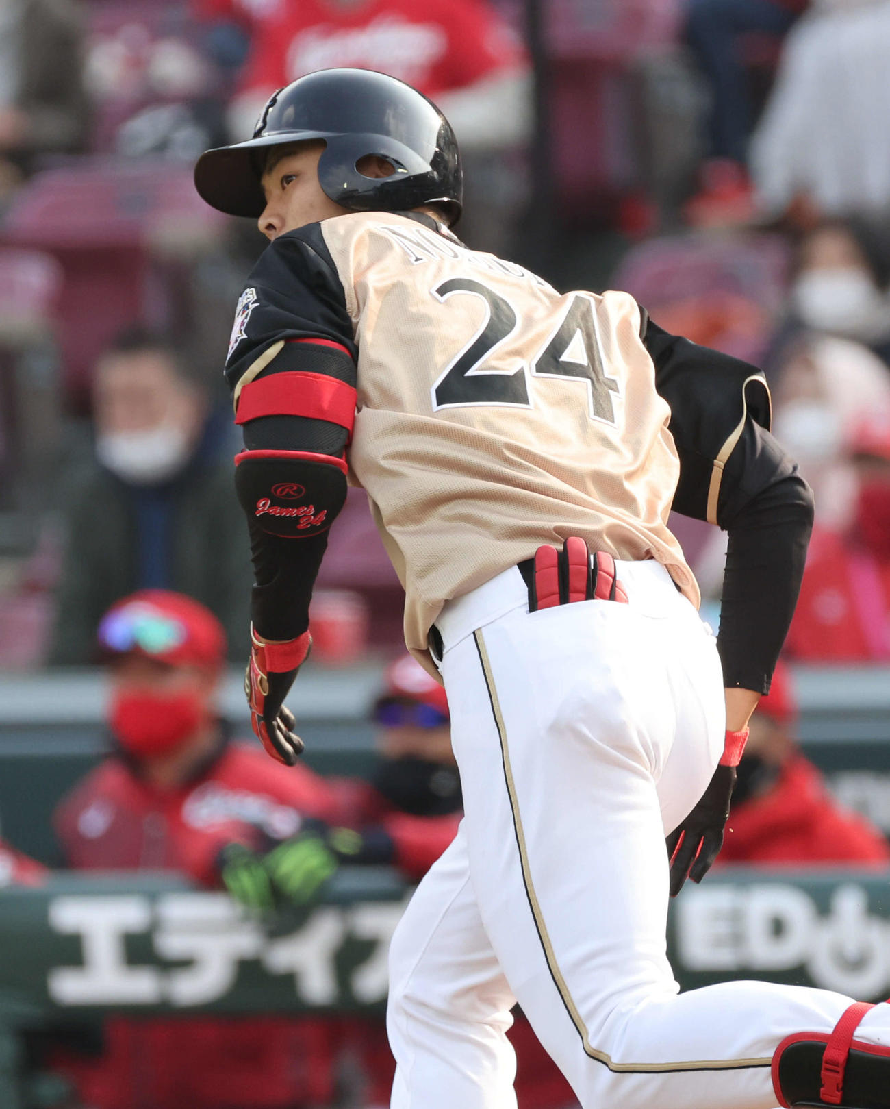 9回表日本ハム2死二塁、野村は左適時打を放つ（撮影・加藤孝規）