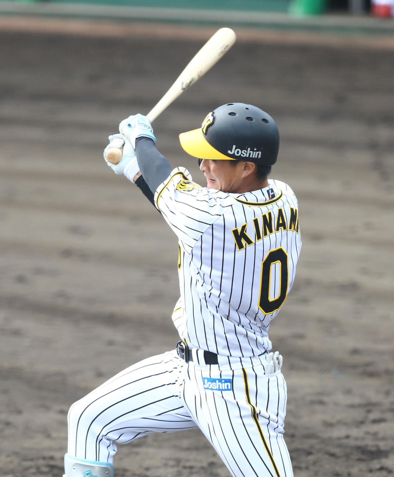 6回無死一塁、木浪聖也は右前打を放つ（代表撮影）